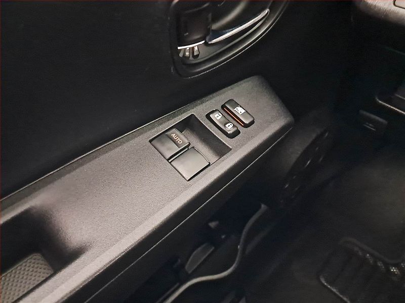 Toyota Yaris (2012) 1.0 VVT-i, Park. senzory - fotka 17 z 18