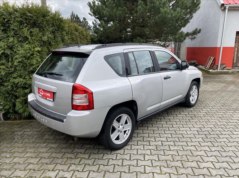 Jeep Compass 2,0 CRD  LIMITED - fotka 5 z 32