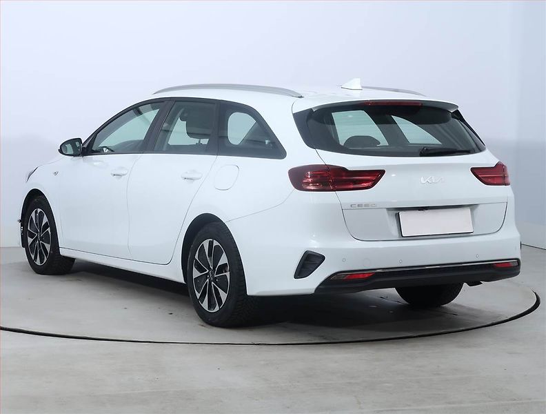 Kia Ceed (2024) 1.5 T-GDI - fotka 4 z 22