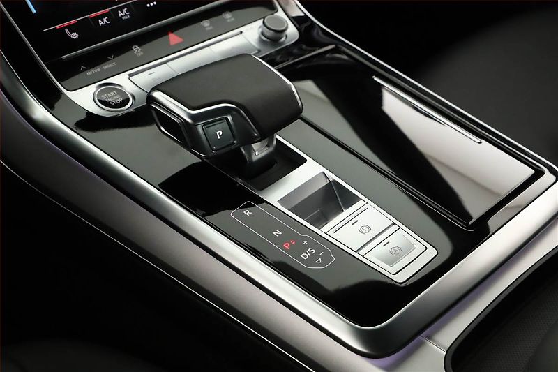 Audi Q8 (2023) 55 TFSI - fotka 11 z 20