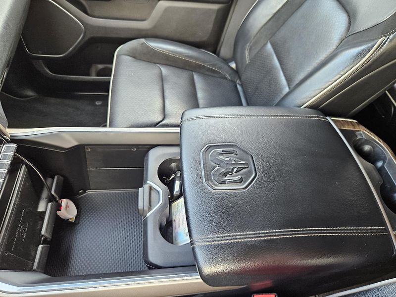 RAM 1500 (2019) 5.7HEMI + LPG LARAMIE - fotka 19 z 38