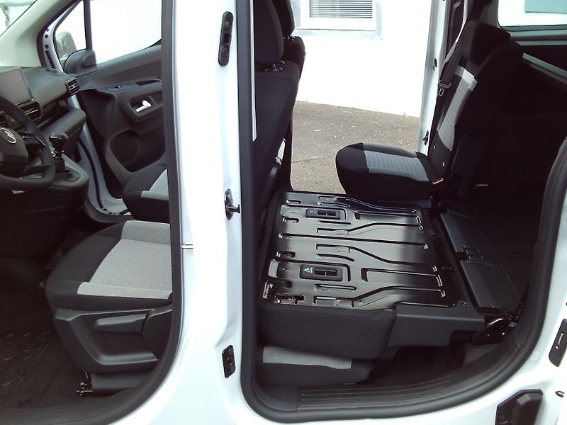 Citroën Berlingo (2026) XL PLUS Profi Petrol 110k Man - fotka 12 z 16