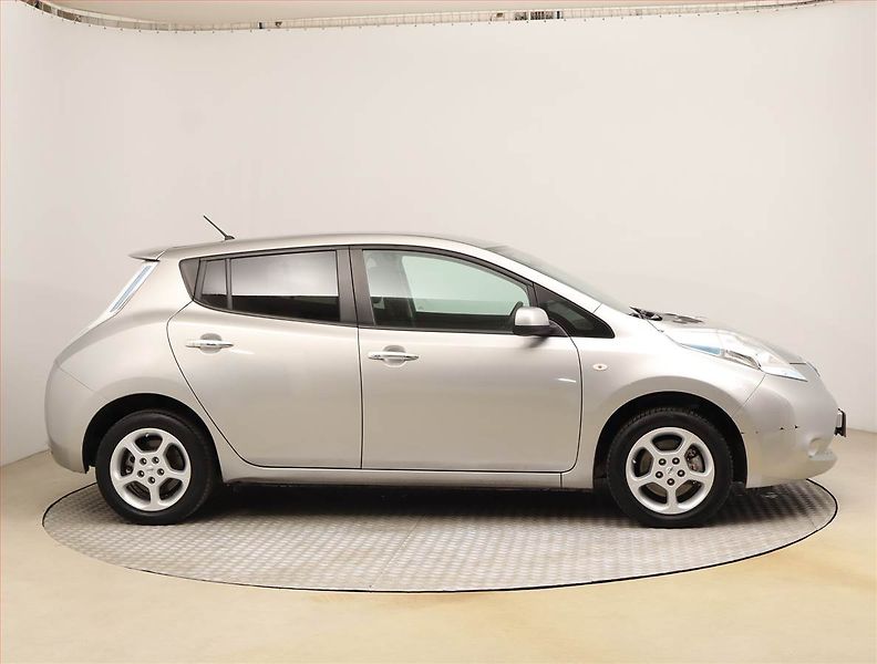 Nissan Leaf (2015) 24 kWh, SoH 83%, Automat - fotka 6 z 27