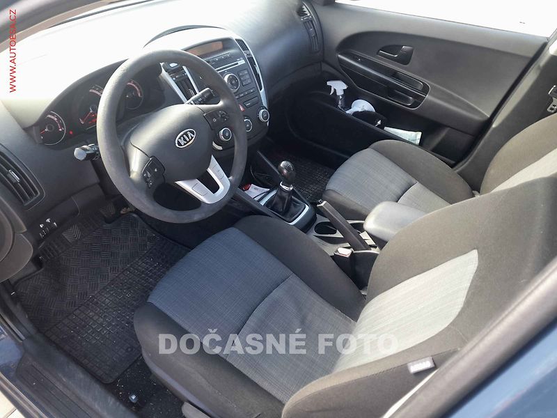 Kia Ceed (2012) 1.4CVVT, ČR, AC, zmk.řazení - fotka 3 z 3
