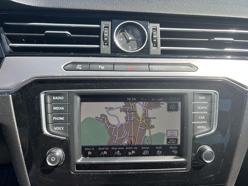 Volkswagen Passat (2014) 2,0TDI, Highline, DSG, STK3/28 - fotka 8 z 15
