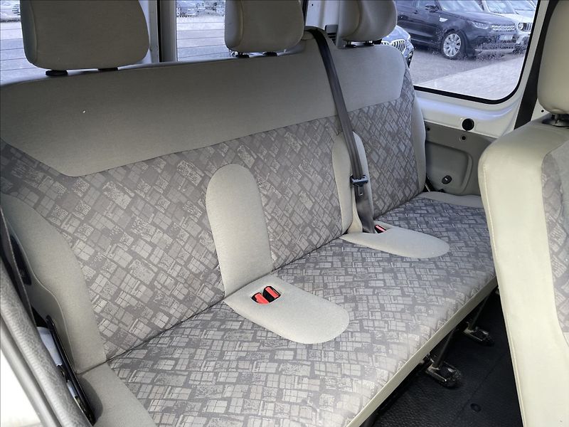 Opel Vivaro 1,9 DCi 74KW 9.MÍST - fotka 18 z 19