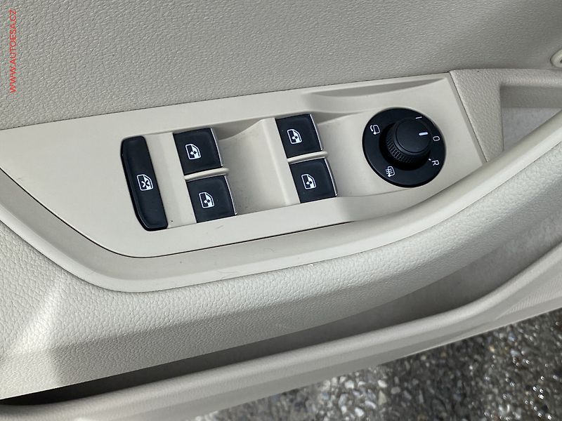 Škoda Superb (2016) 2.0TDi, ČR, L&K, DSG, bixen - fotka 12 z 23