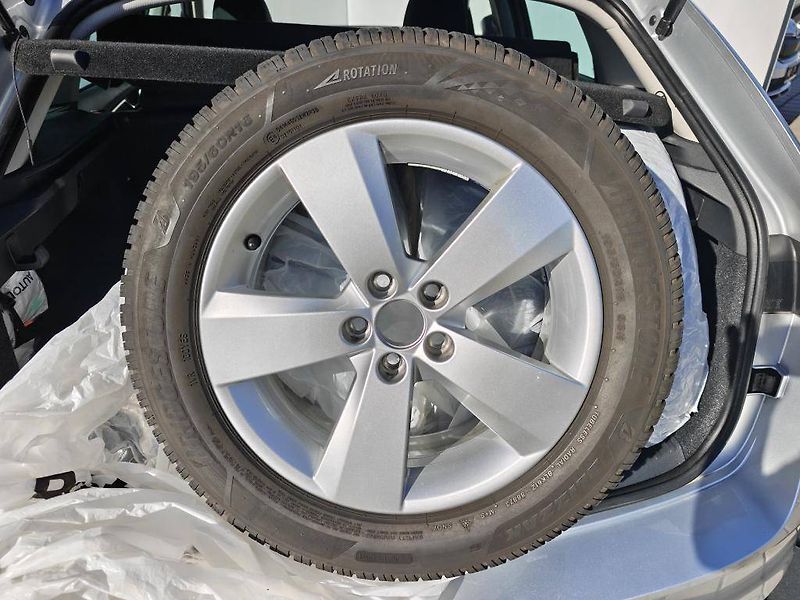 Škoda Scala Top Selection 6MP 1,0TSI - fotka 22 z 22