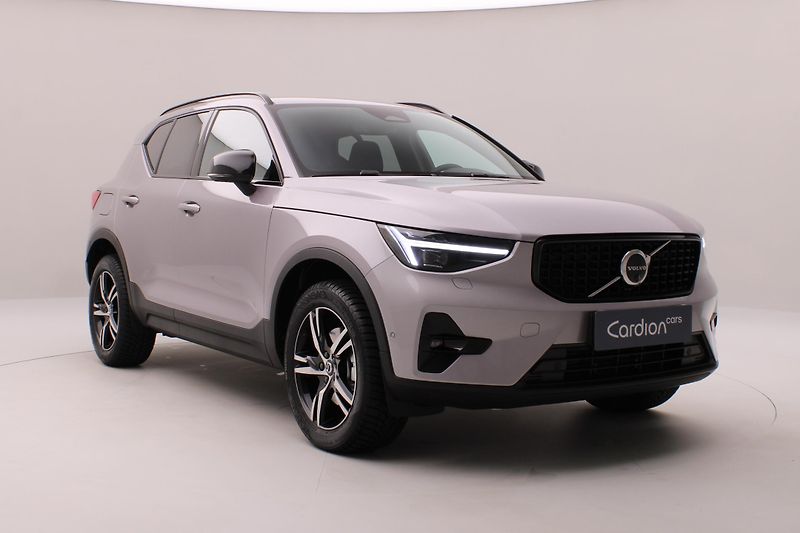 Volvo XC40 (2025) B3 AUT DARK PLUS - fotka 13 z 48