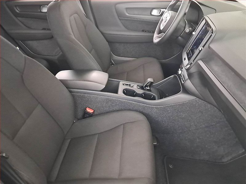 Volvo XC40 (2021) T2 - fotka 9 z 18