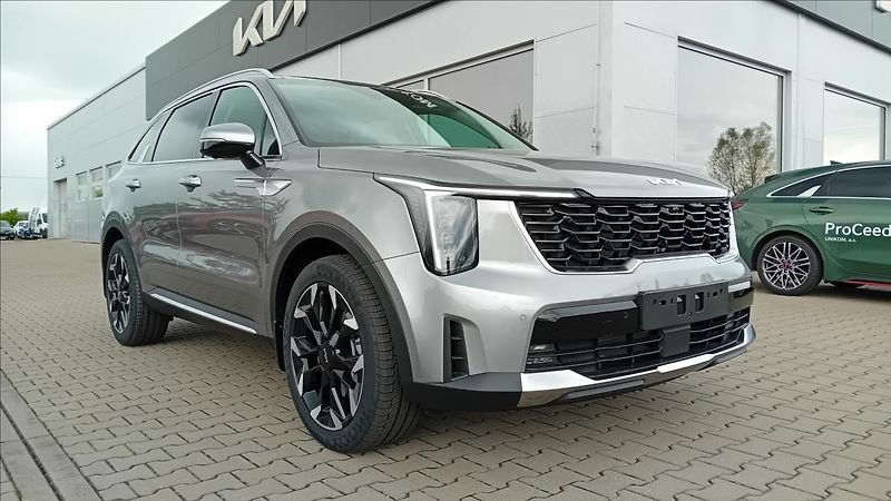 Kia Sorento 2,2 CRDi SCR 4x4 8DCT TOP 5P - fotka 3 z 16