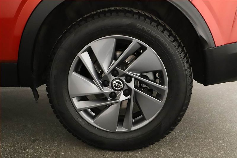 Nissan Qashqai (2021) 1.3 DIG-T - fotka 11 z 13