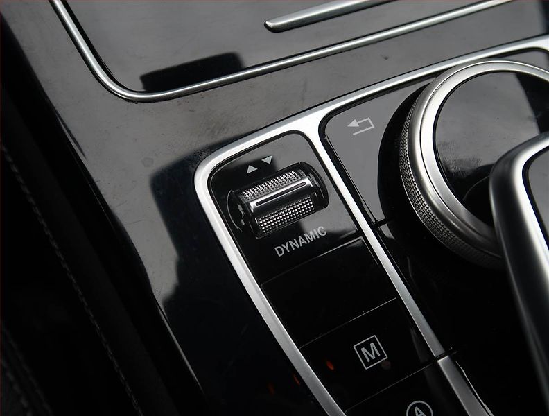 Mercedes-Benz GLC (2018) AMG line 220 d, 4x4,Automat - fotka 19 z 25
