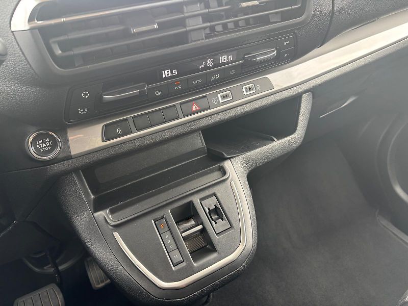 Toyota ProAce Verso 2,0 D-4D 8AT L2 Family Webasto - fotka 21 z 29