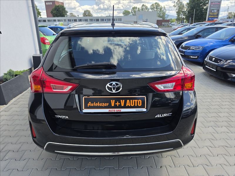 Toyota Auris 1,6 97 KW Automat kamera navi - fotka 7 z 44