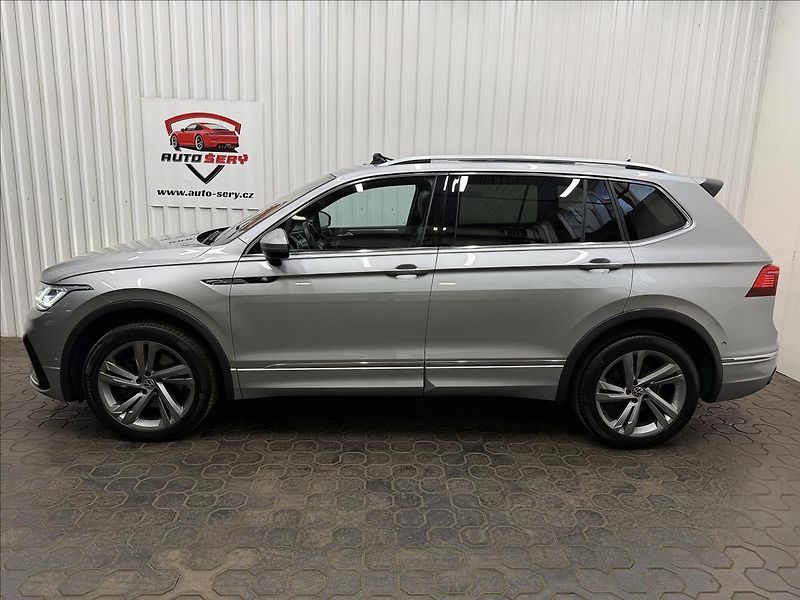 Volkswagen Tiguan Allspace R-LINE 180kW DCC H&K HUD PANO - fotka 4 z 50