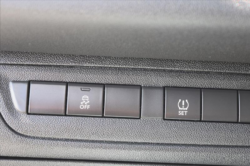 Peugeot 208 1,4 HDi 50KW NÍZKÉ KM KLIMA - fotka 34 z 50