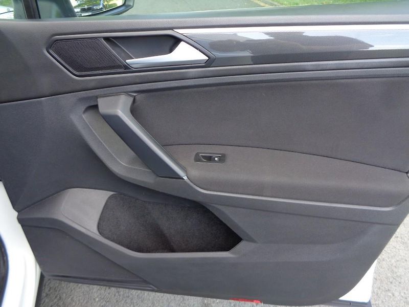 Volkswagen Tiguan 1.5 TSI MARATON EDITION - fotka 27 z 28