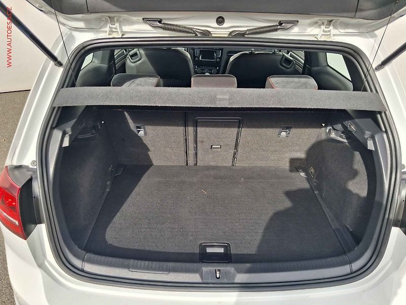 Volkswagen Golf (2013) 2.0 TSi, GTi, bixen, navi - fotka 7 z 17