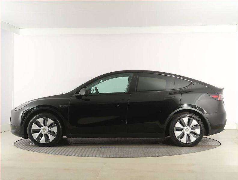 Tesla Model Y (2023) RWD LFP 60kWh, SoH 98% - fotka 3 z 33