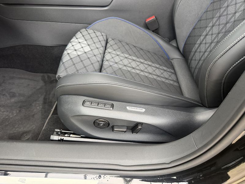 Volkswagen Passat (2026) 2.0 TDI 110kw R-line - fotka 10 z 16