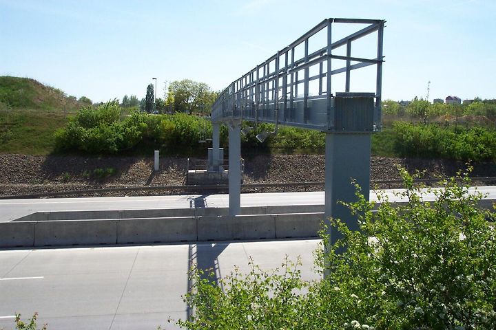 Za jízdu po zpoplatněné dálnici bez platné známky může řidič ve správním řízení dostat pokutu až 20 000 korun./ Zdroj:Aktron / Wikimedia Commons, CC BY-SA 3.0.