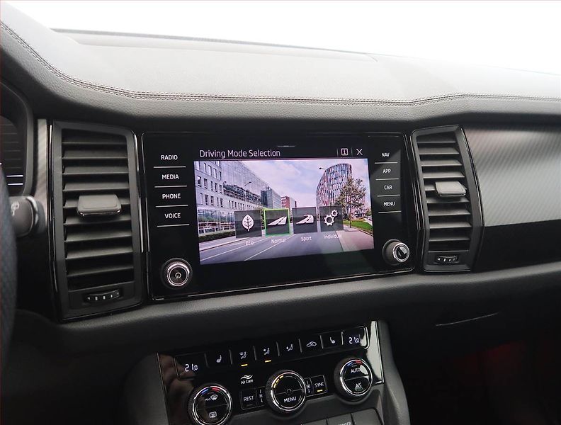Škoda Kodiaq (2022) Sportline 1.5 TSI, digi klima - fotka 19 z 29