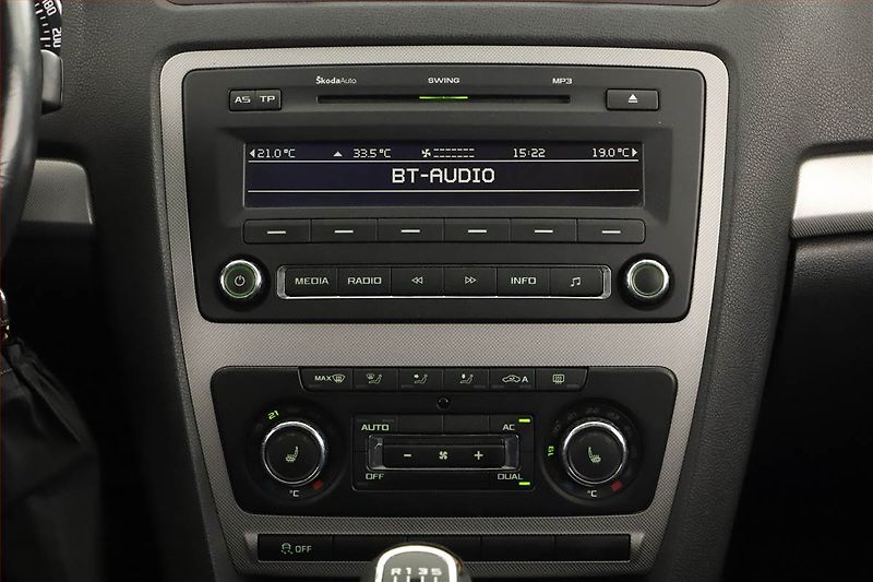 Škoda Octavia (2011) 1.6 TDI, Tempomat - fotka 11 z 12
