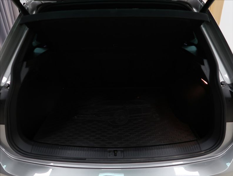Volkswagen Tiguan 2,0 TDI DSG 4MOTION R-LINE - fotka 46 z 55