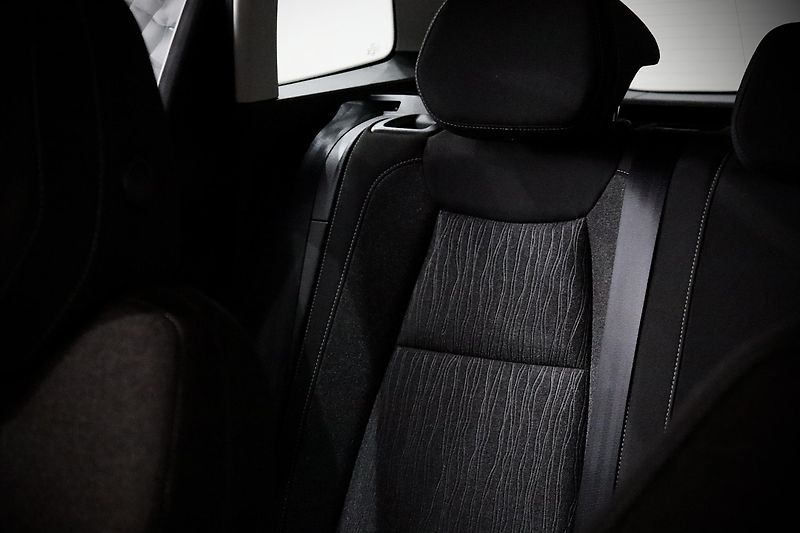 Škoda Karoq 1.5 TSI 110 kW - fotka 21 z 38