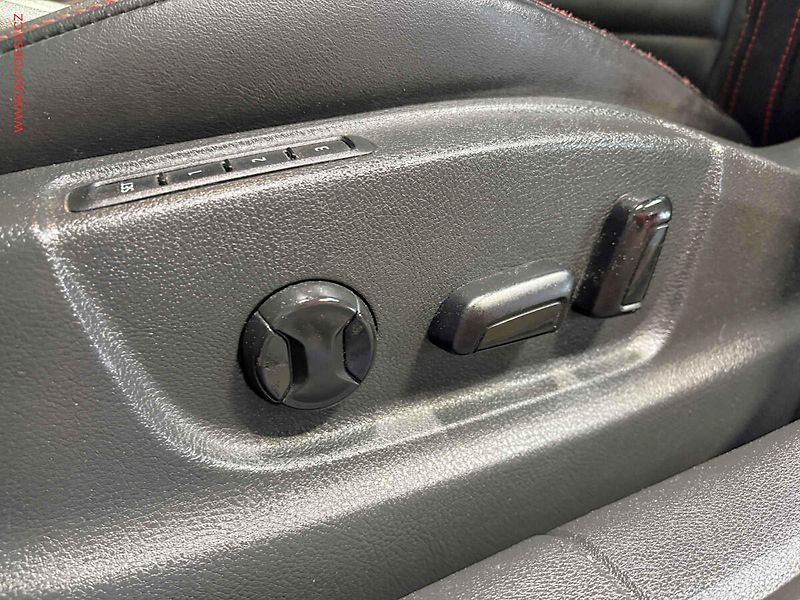 Škoda Octavia (2016) 2.0 TDi, ČR, RS, bixen, panor - fotka 13 z 19