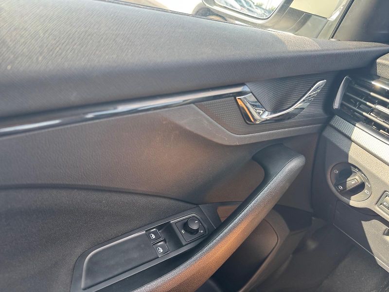 Škoda Kamiq (2023) AMBITION 1.0TSI 70kW CZ DPH - fotka 11 z 11