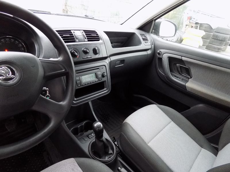 Škoda Fabia (2013) 1.2TSi/Klimatizace/ - fotka 23 z 29