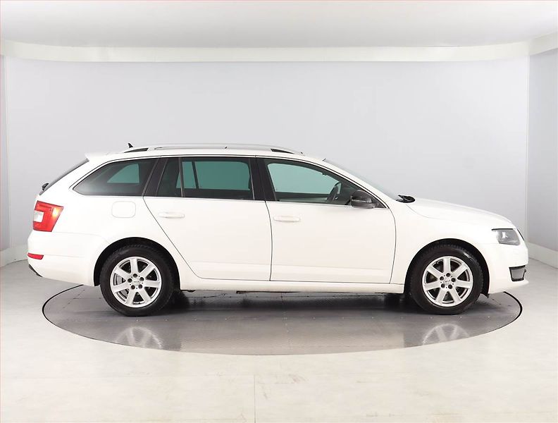 Škoda Octavia (2014) Elegance 1.6 TDI, Navi, Xenony - fotka 6 z 23