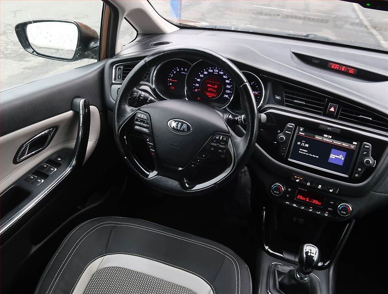 Kia Ceed (2017) Premium 1.6 CRDi, Serv.kniha - fotka 7 z 20