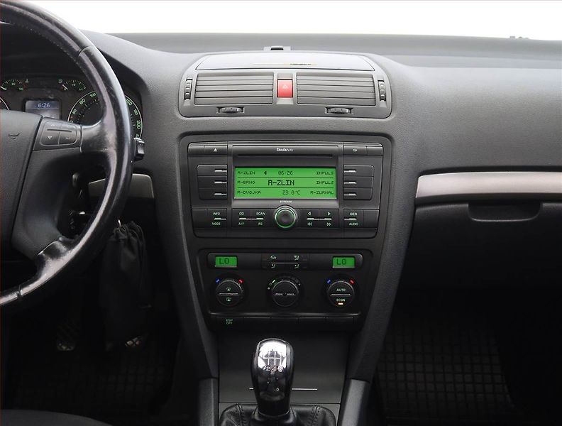 Škoda Octavia (2005) 2.0 TDI, Tempomat - fotka 12 z 19