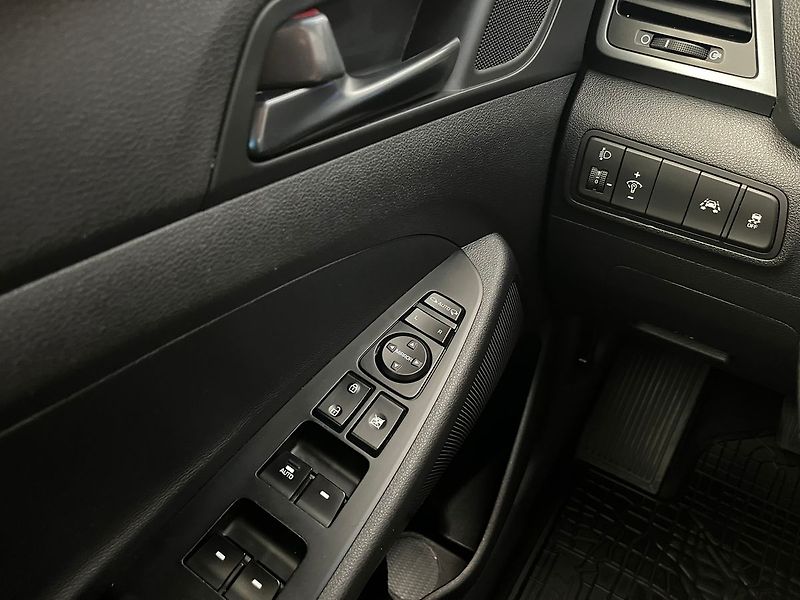 Hyundai Tucson 1.7 CRDI 85kW Best of Czech 4x - fotka 24 z 60