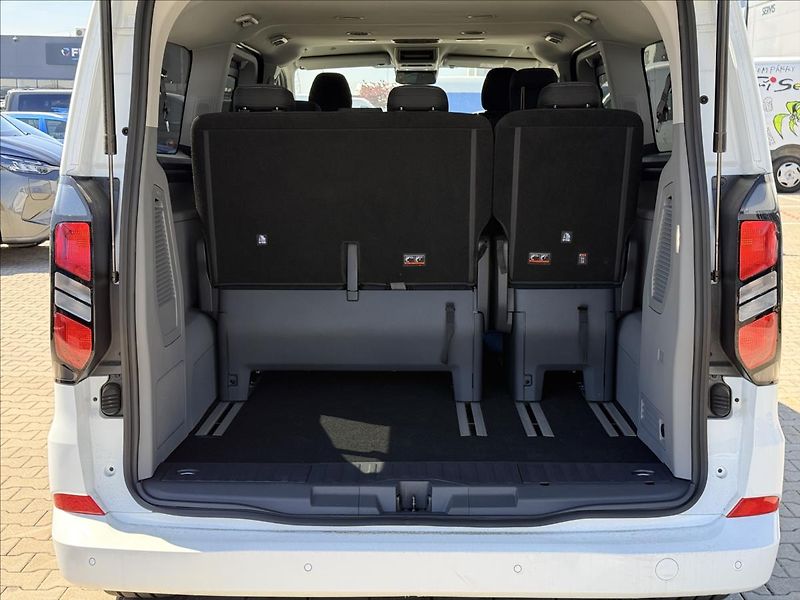 Ford Tourneo Custom 2,5 PHEV 171 kW Titanium L2 - fotka 12 z 26