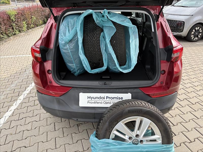 Opel Grandland X 1,5 - fotka 9 z 17