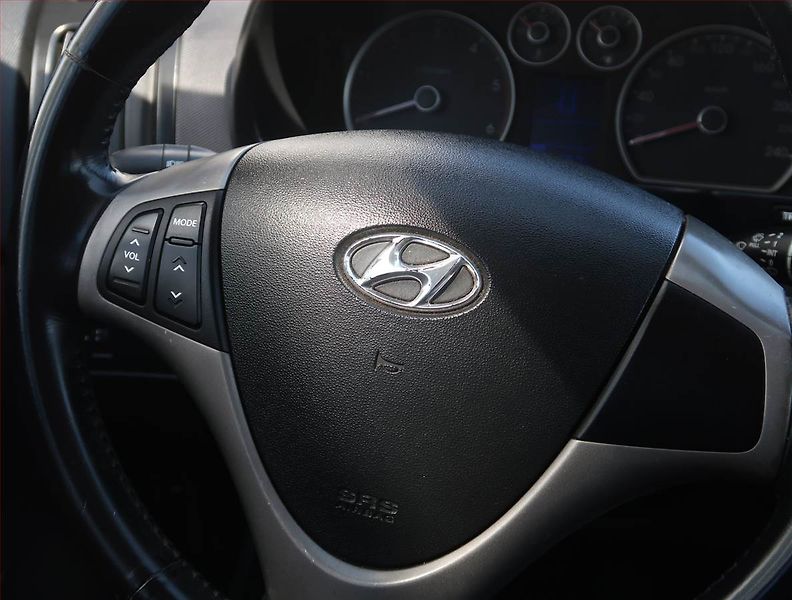 Hyundai i30 (2008) 1.6 CRDi, zamluveno - fotka 16 z 16