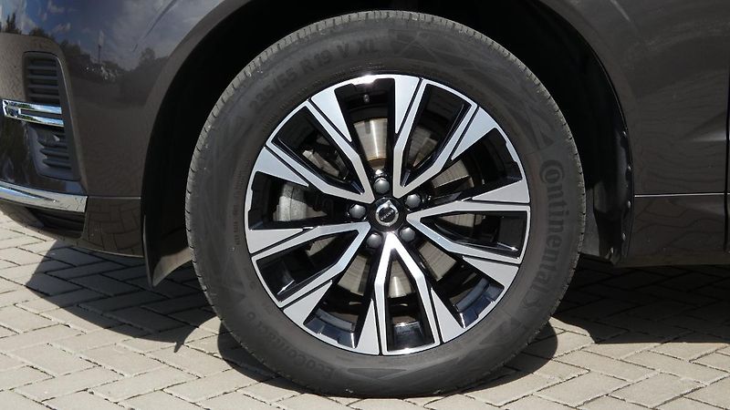 Volvo XC60 B4 AWD Plus Bright Auto - fotka 22 z 23