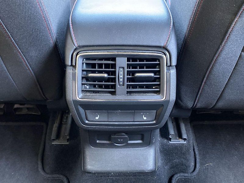 Škoda Karoq (2019) 1.5 TSI 4x4 DSG Style - fotka 29 z 36