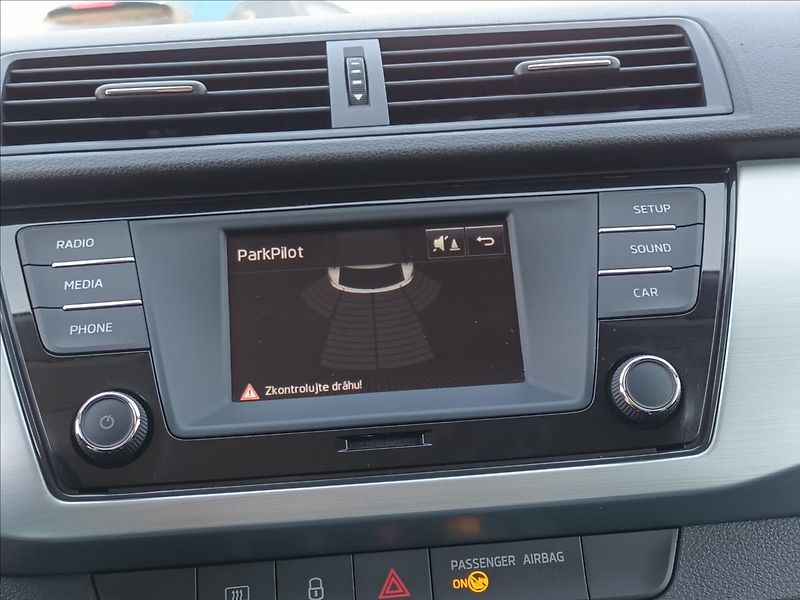 Škoda Fabia 1,2 TSI,66KW,DIGIKLIMA,TEMPOMA - fotka 36 z 36