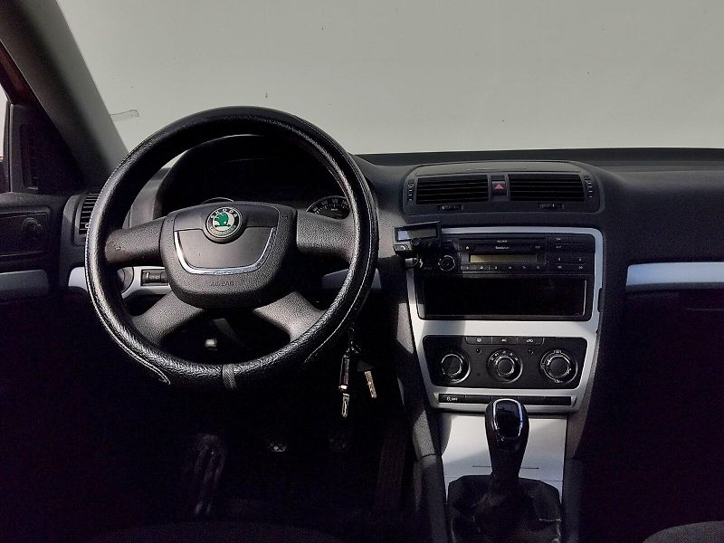 Škoda Octavia (2011) Combi Ambition 1,6 Tdi 77 Kw - fotka 6 z 29