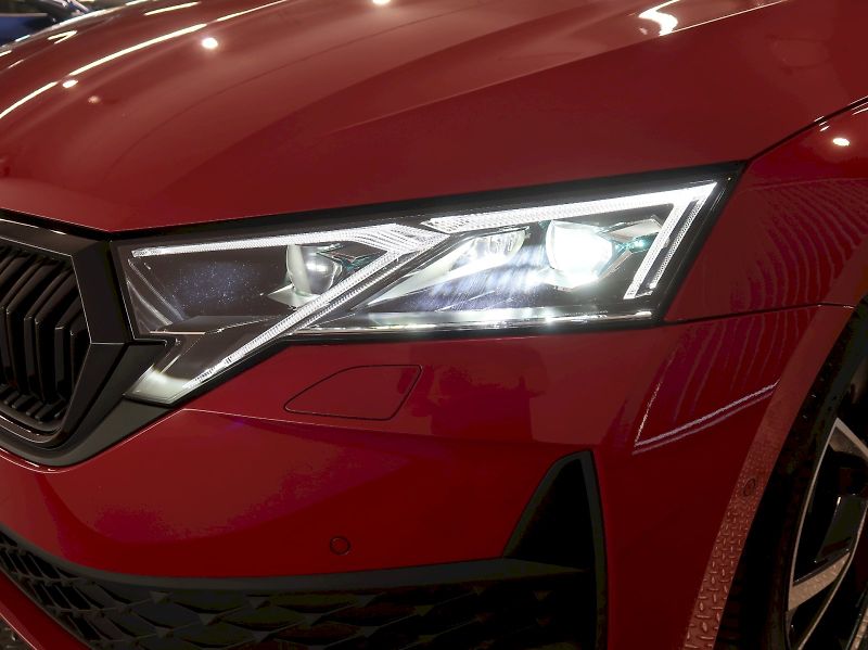 Škoda Octavia (2025) SPORTLINE 2.0TSI 150KW CANTON - fotka 10 z 42
