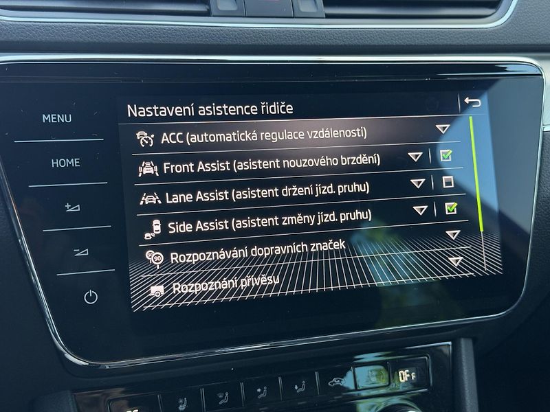 Škoda Superb 2.0 TDI 110kW L&K Combi DSG - fotka 16 z 38