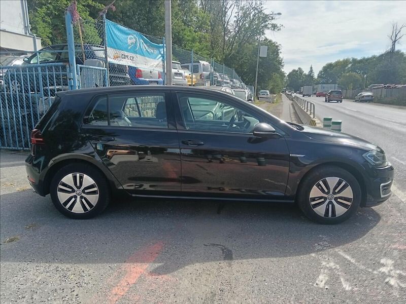 Volkswagen Golf 0,0 e electric drive 100kW - fotka 14 z 22