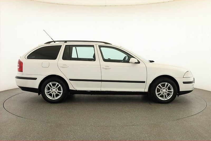 Škoda Octavia (2008) 1.9 TDI, Serv.kniha, po STK - fotka 6 z 12