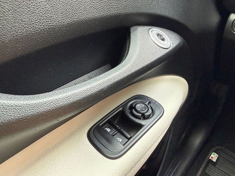 Fiat 500 LaPrima 42kWh JBL - fotka 28 z 34