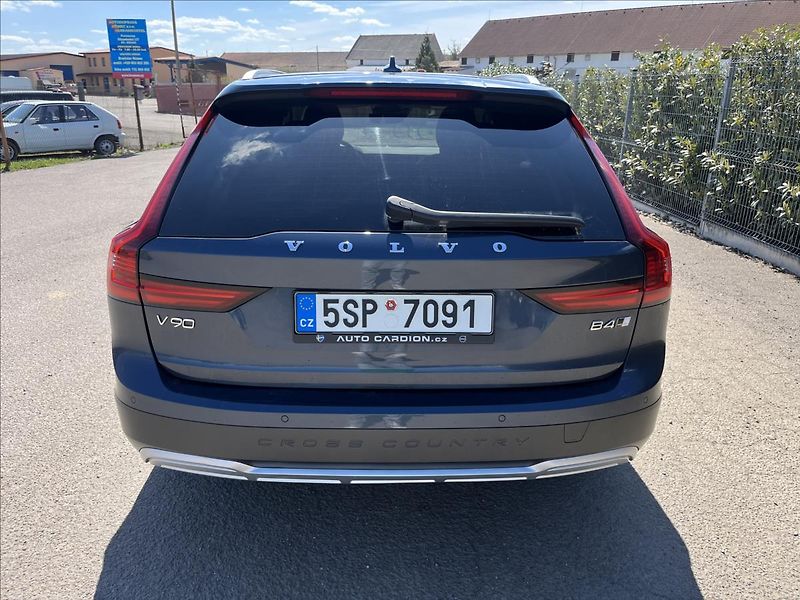 Volvo V90 2,0 B4 145KW CROSS COUNTRY DPH - fotka 7 z 43